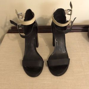 Kelsi Dagger blocked heel